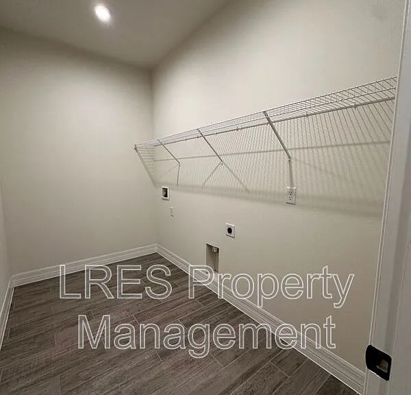 9220 Sea Pine Ave — Photo 16