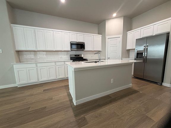 2nd image of 307 Green Gables Dr