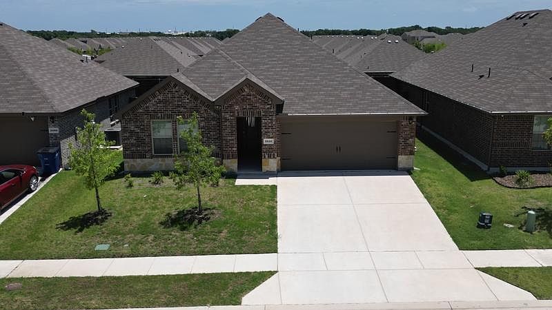 1st image of 2910 Drury Ln