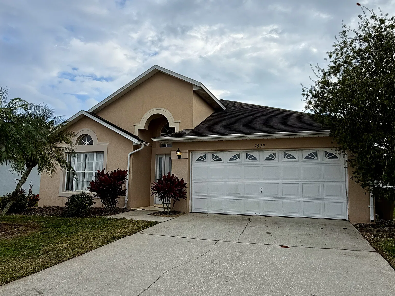 4 bed, 1995 sqft, $2,500 — Photo 1