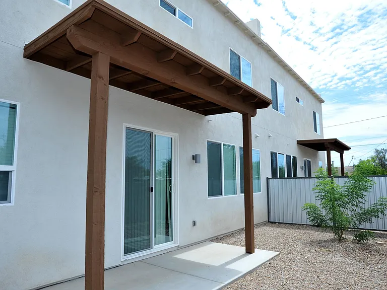 1218 E Blacklidge Dr — Photo 46