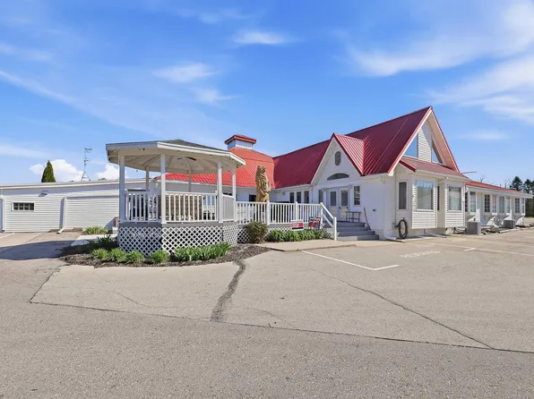 W921 Kettle Moraine Ln Unit 9, Campbellsport, WI 53010