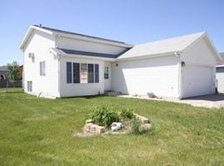 79 Evergreen Cir, West Fargo, ND 58078