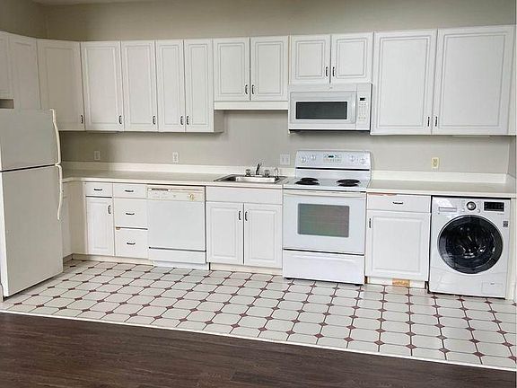 2nd image of 8 Lincoln St APT 206