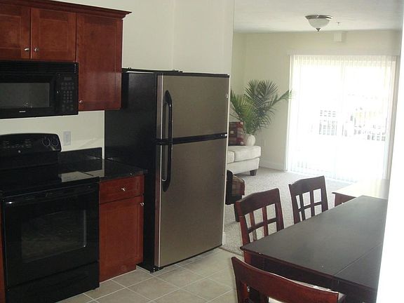 3rd image of 109 California Ave APT 202