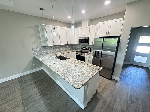 5th image of 98 Wheatfield Dr #B
