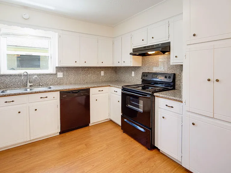 3000 Longleaf Dr — Photo 10