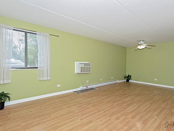 3rd image of 326 W Miner St APT 1A