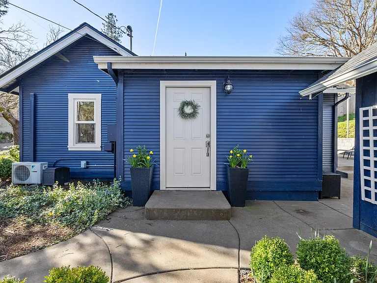 740 Sterling St — Photo 18