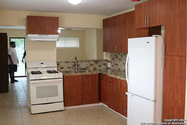 1st image of 651 Aurora Ave