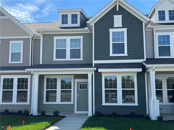 34 Paige Ln, Hudson, OH 44236