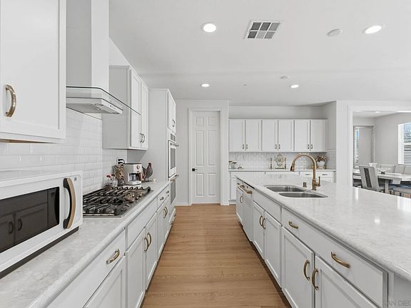 2nd image of 34490 Bloomberry Rd
