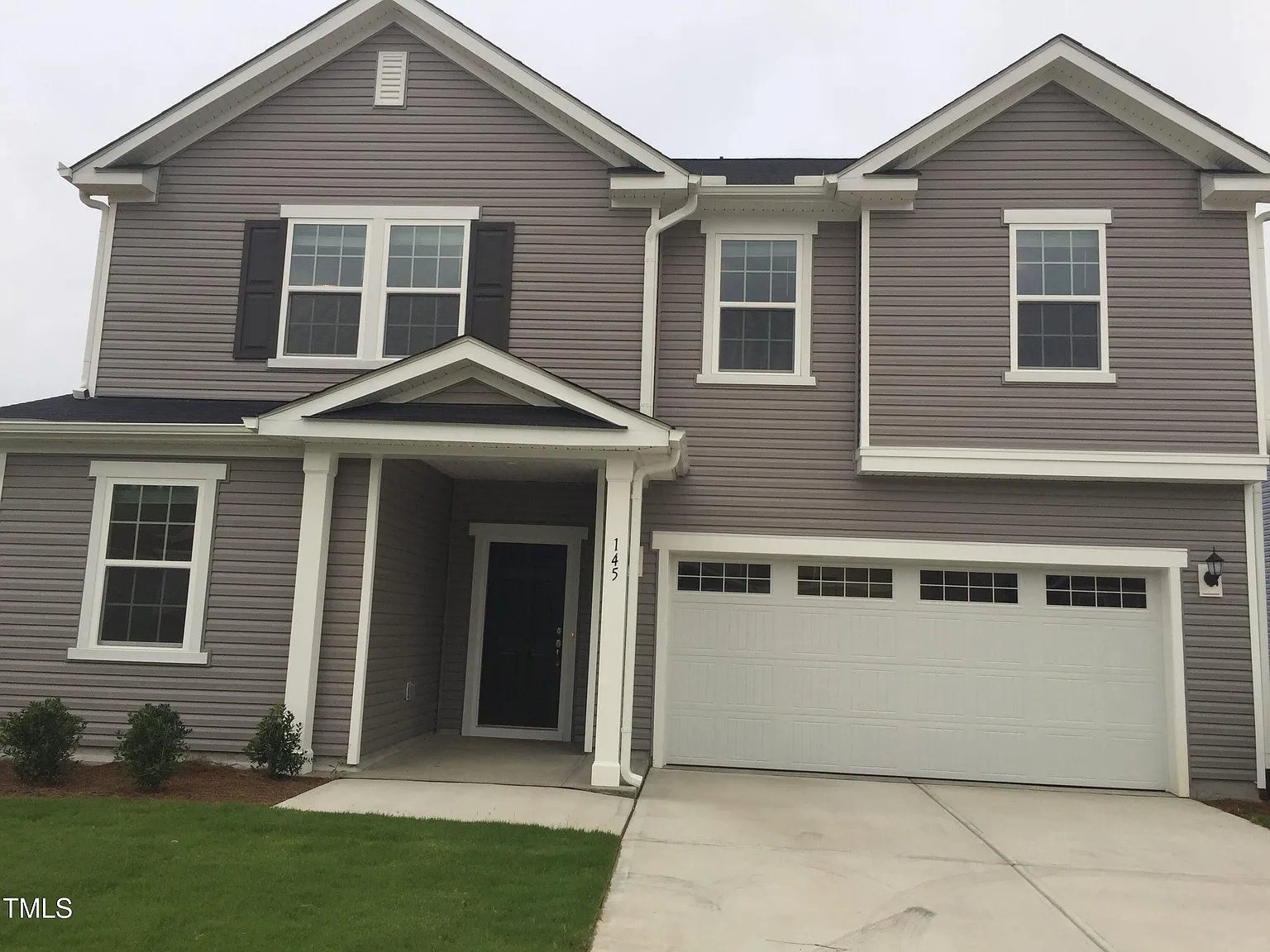 4 bed, 3.0 bath, 2357 sqft, $2,290 — Photo 2