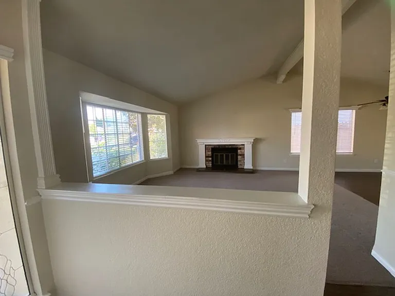 561 Amanda Ct — Photo 17