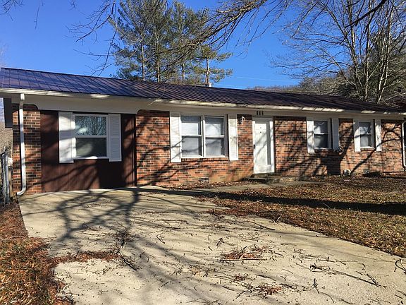 3rd image of 102 Louise Ct