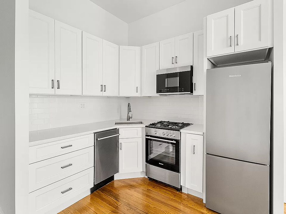 2nd image of 306 Saint James Pl #2A