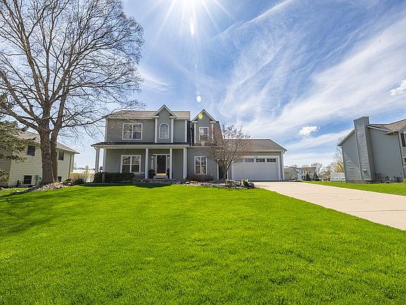 3rd image of 10498 Greystone Dr