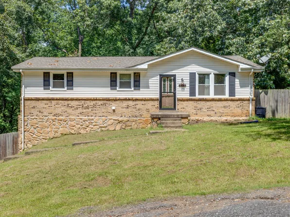 1143 Chestnut Dr, Burns, TN 37029