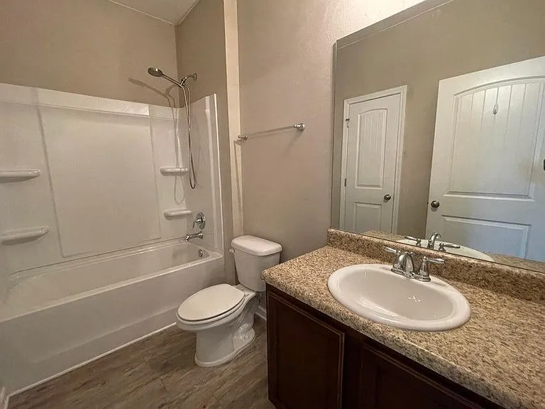186 Cornelia St — Photo 17