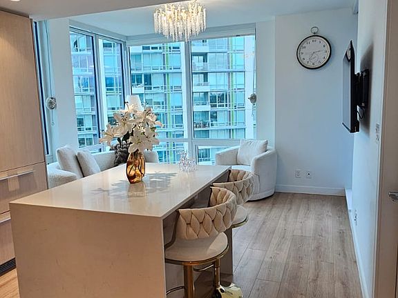 5th image of 1500 Fern St #1902