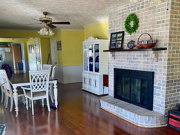 2nd image of 114 Lone Oak Dr