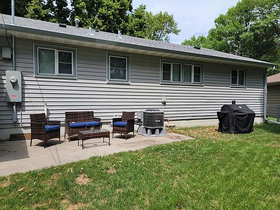 3rd image of 119 Elizabeth Dr