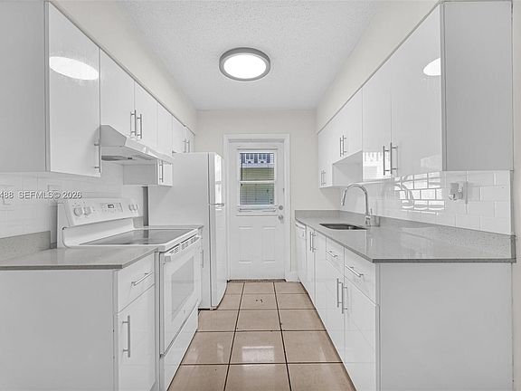 3rd image of 861 SW 74th Ter APT 102D