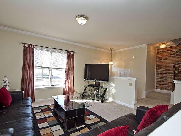 4th image of 21066 Gladstone Dr
