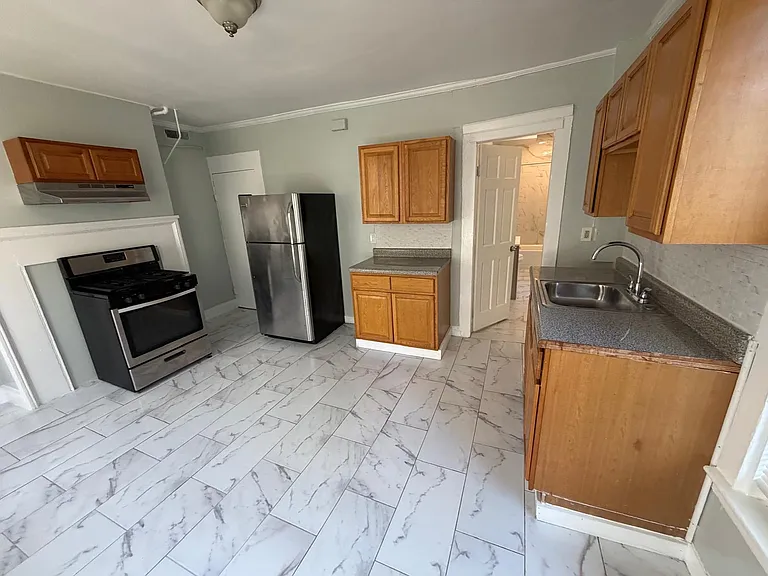 611 Elm St #2 — Photo 2