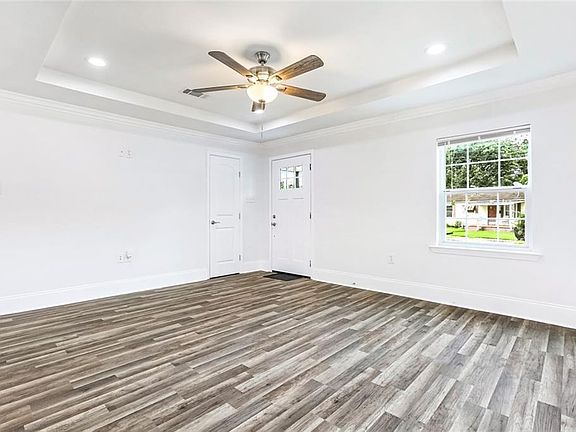 3rd image of 4519 Croyden Ave