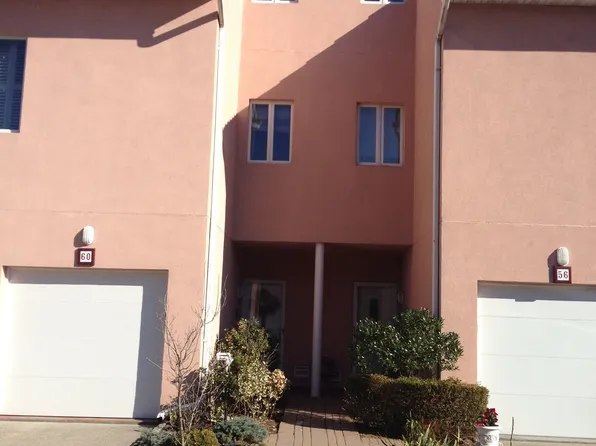 60 Harbour Ct #60, Staten Island, NY 10308
