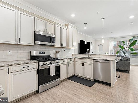 5th image of 7948 Potter Pl #948-B