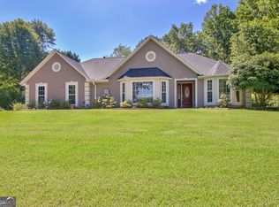 160 Woodlake Dr, Newnan, GA 30265