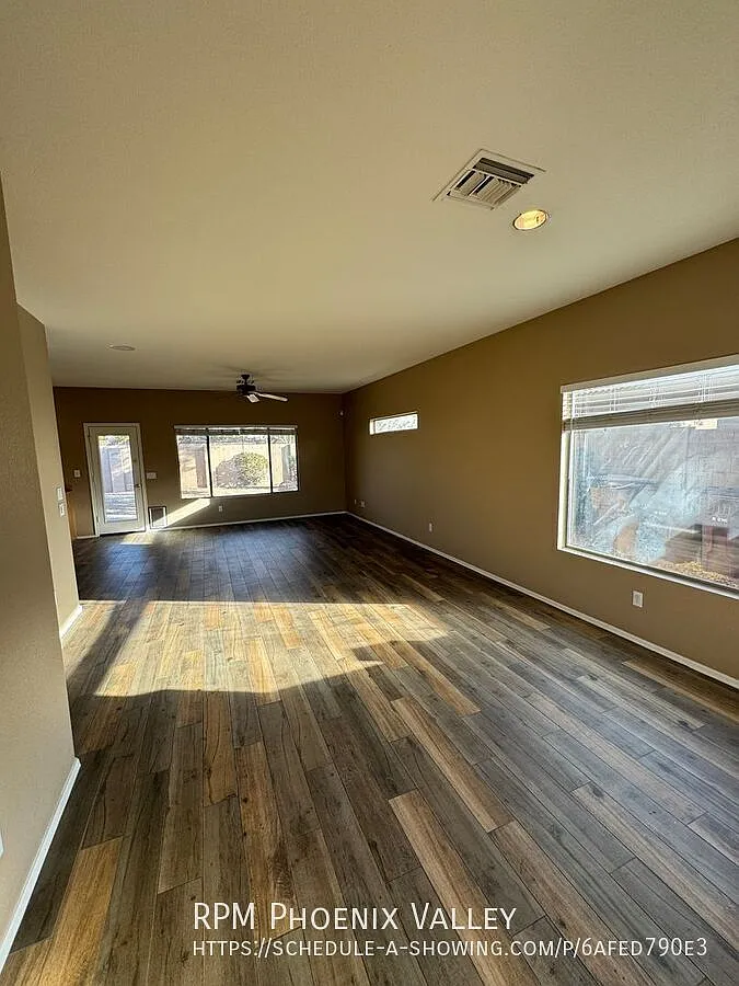 Cozy 3 Bed 2 Bath with Enclosed Den! — Photo 3