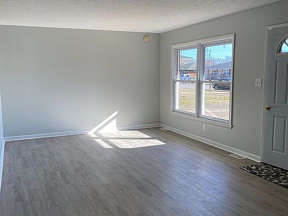 3rd image of 2035 Ottawa Dr
