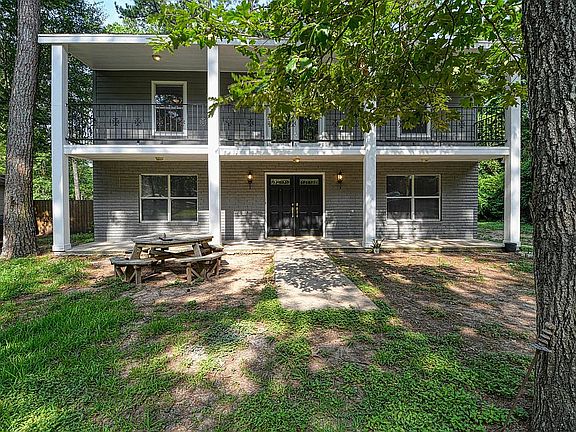 3rd image of 32703 Westwood Square West Dr