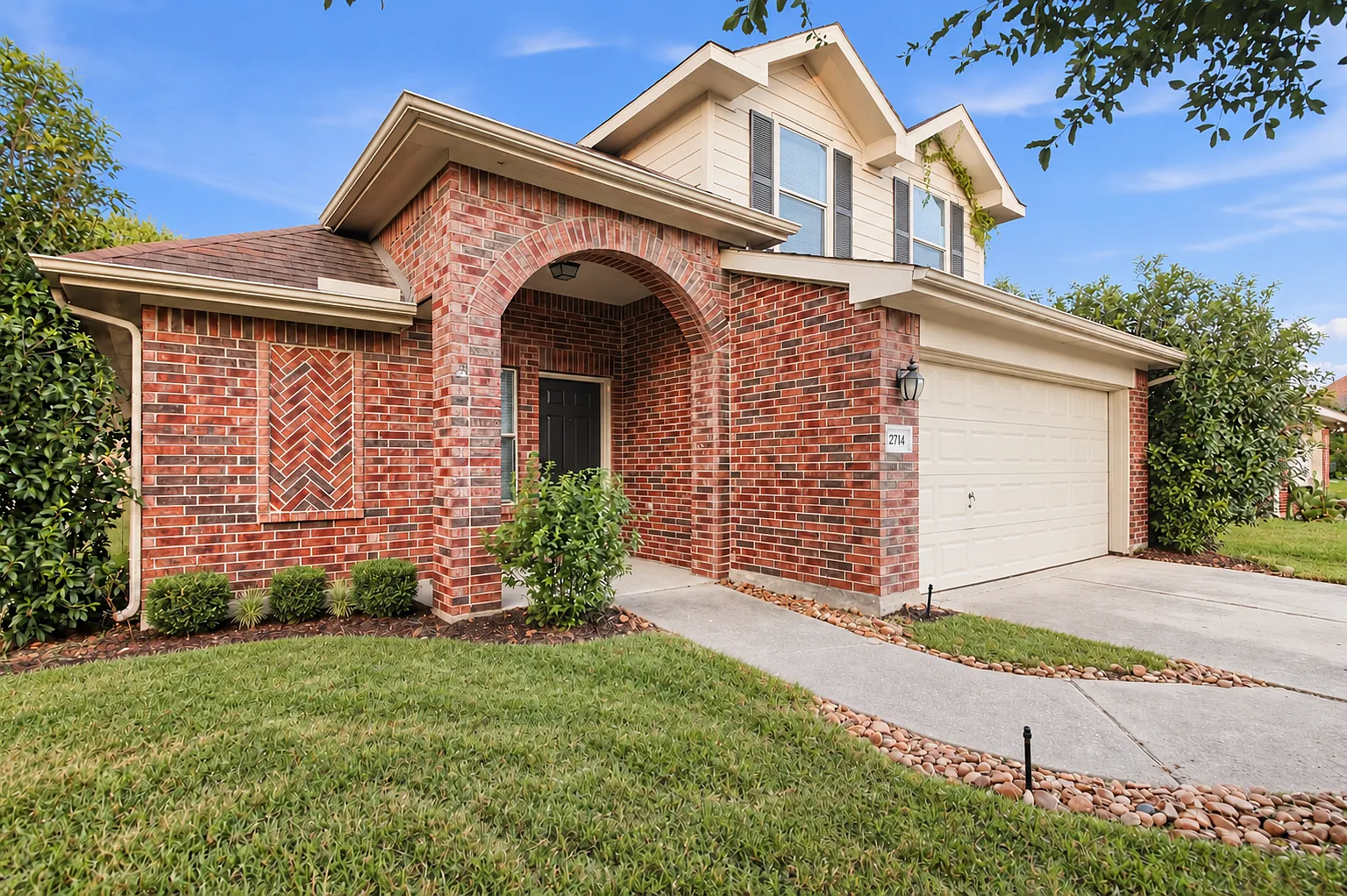 4 bed, 2.5 bath, 2252 sqft, $2,750 — Photo 1