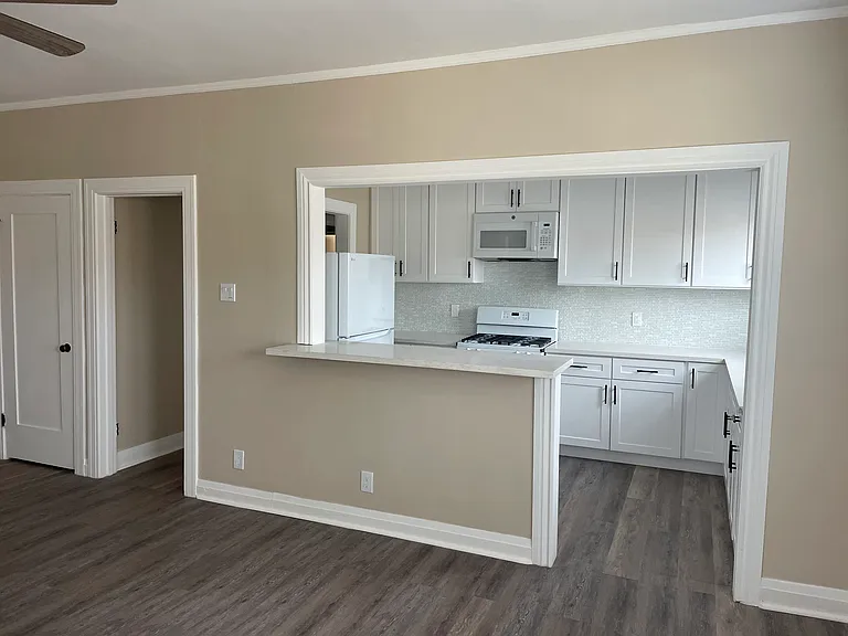 1510 E 3rd St #5 — Photo 4