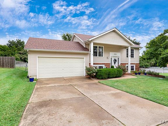 5th image of 2528 Stillwater Dr