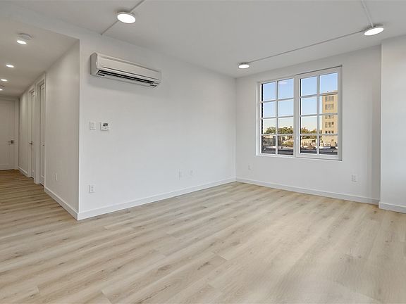 3rd image of 68 Gold St #6E