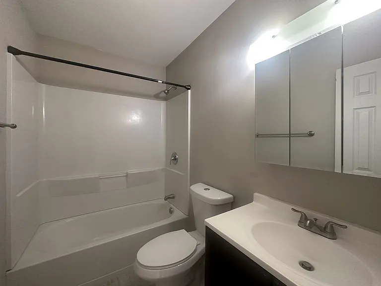 For Rent: Urban Luxury at 914 N. Charles St Your City Lifestyle Awaits! — Photo 17