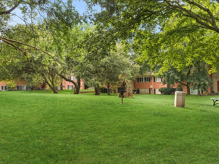 Country Meadows Apartments — Photo 34