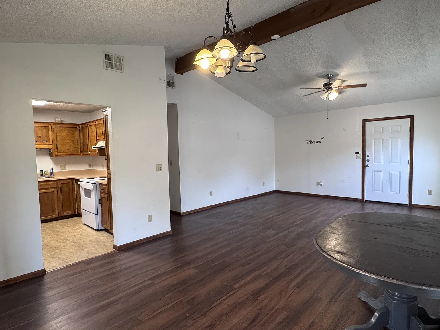 Pecan Grove Apartments - 14 — Photo 4