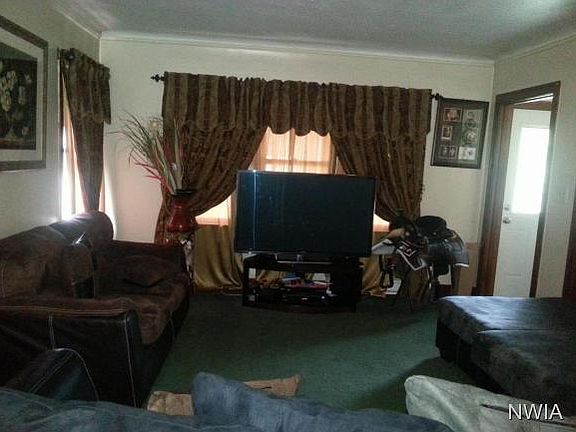 2nd image of 3322 Virginia St