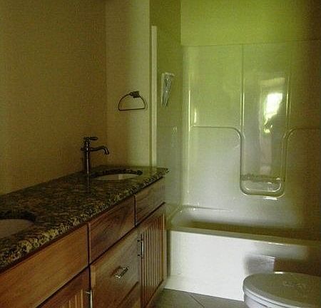 4th image of 416 Twin Hollows Ln