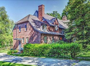 17 Weymouth St, Providence, RI 02906