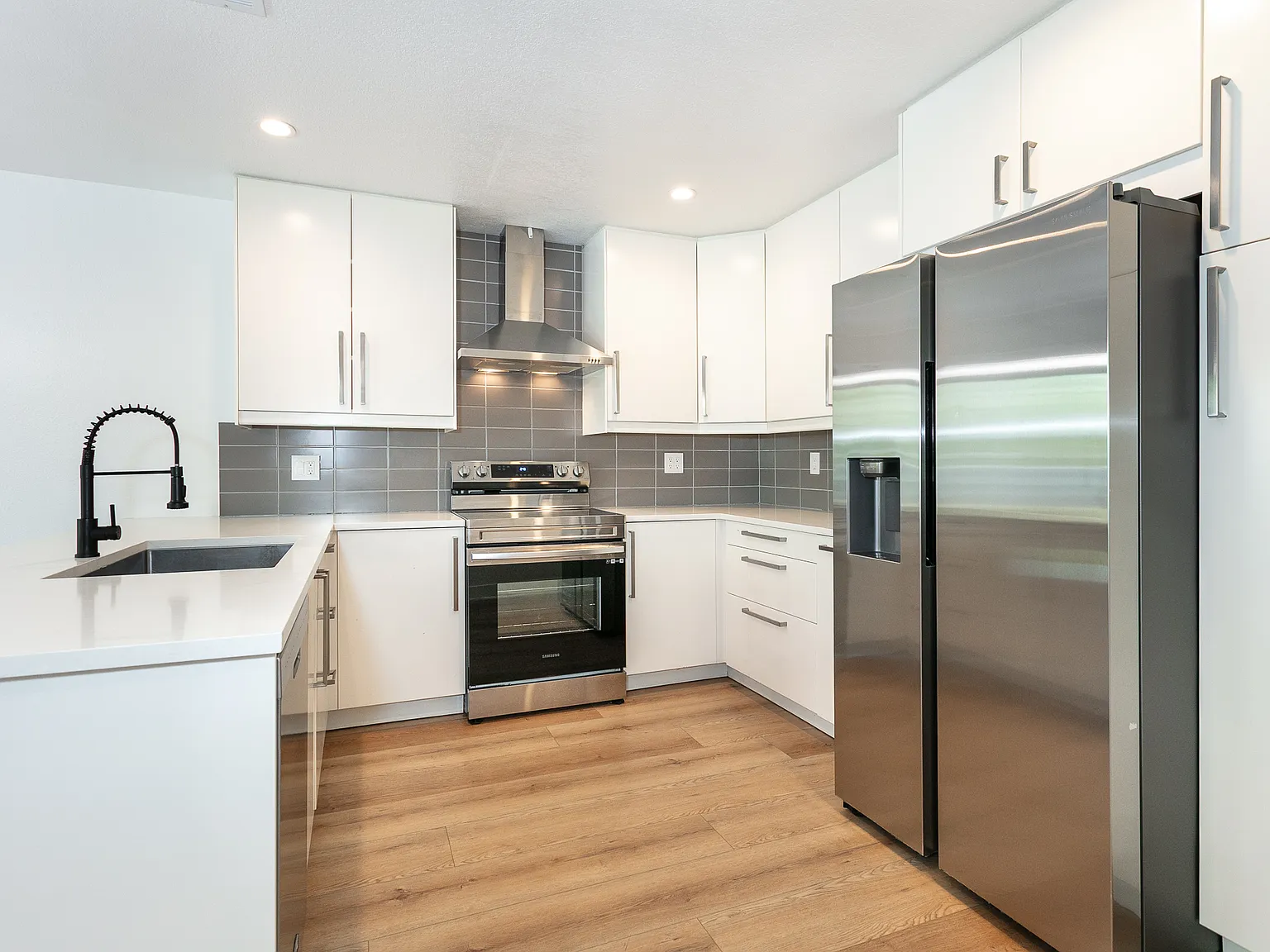 3 bed, 1967 sqft, $4,650 — Photo 4