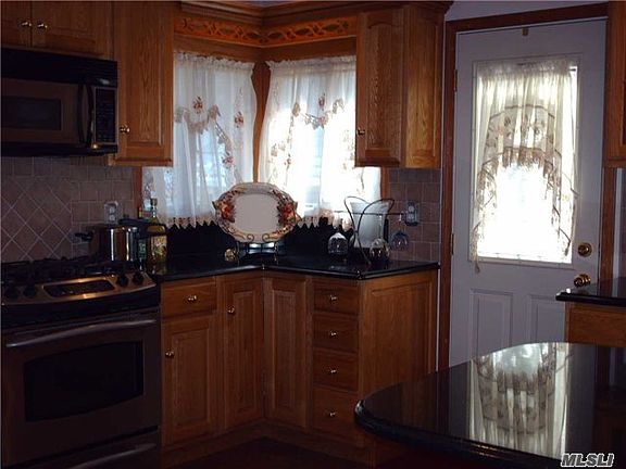 3rd image of 237 Oakley Ave