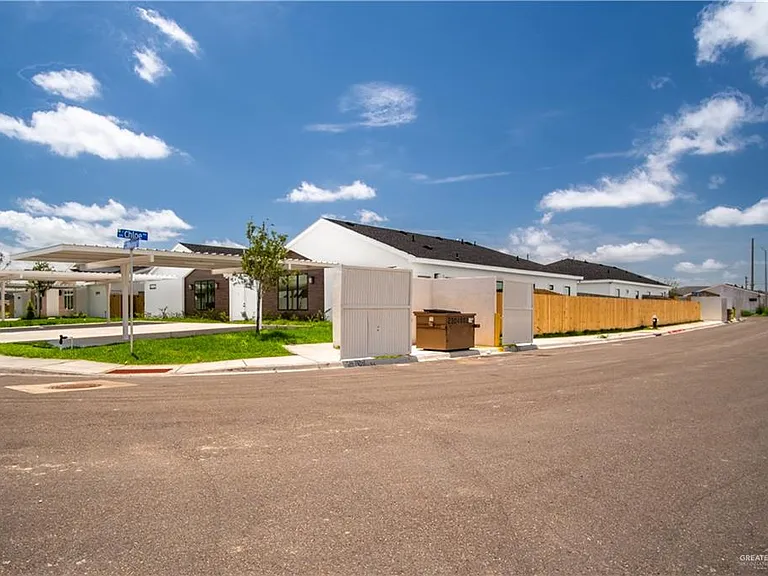 2104 E Viviana St #2 — Photo 3