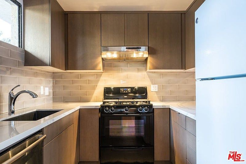 1st image of 729 S Hobart Blvd APT 7
